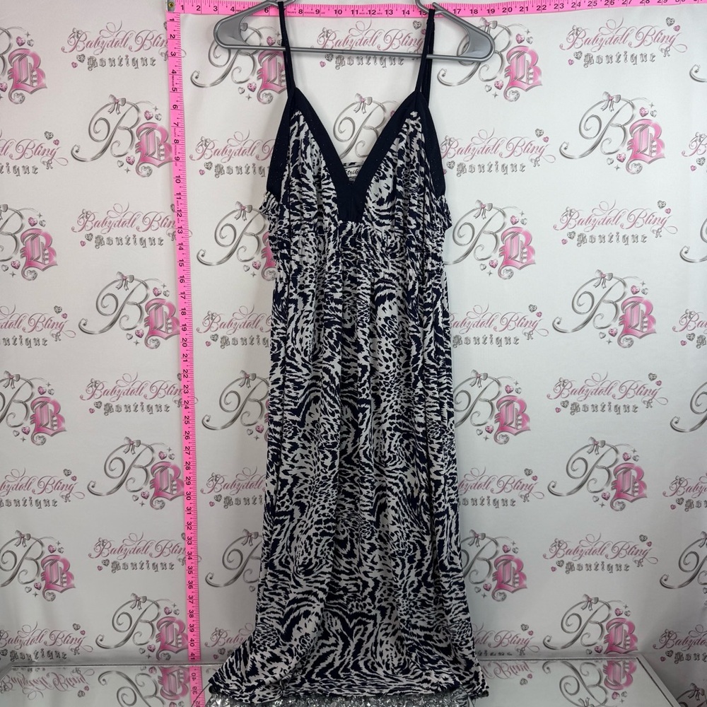 Striking dress maxi cheetah animal navy & White Printed Maxi Dress with V-Neck